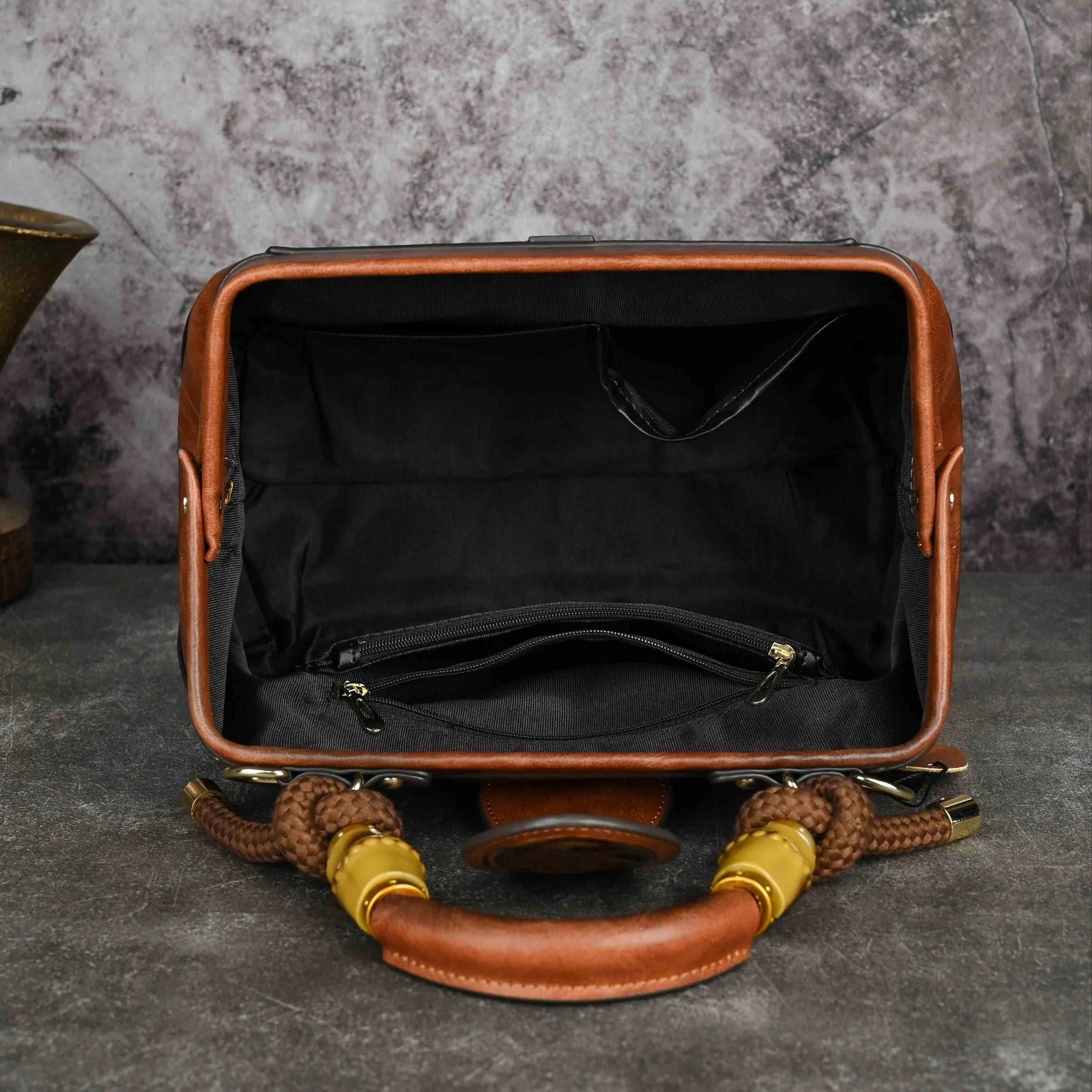 Dorothy™ | Argyle Messenger Bag - Image 12