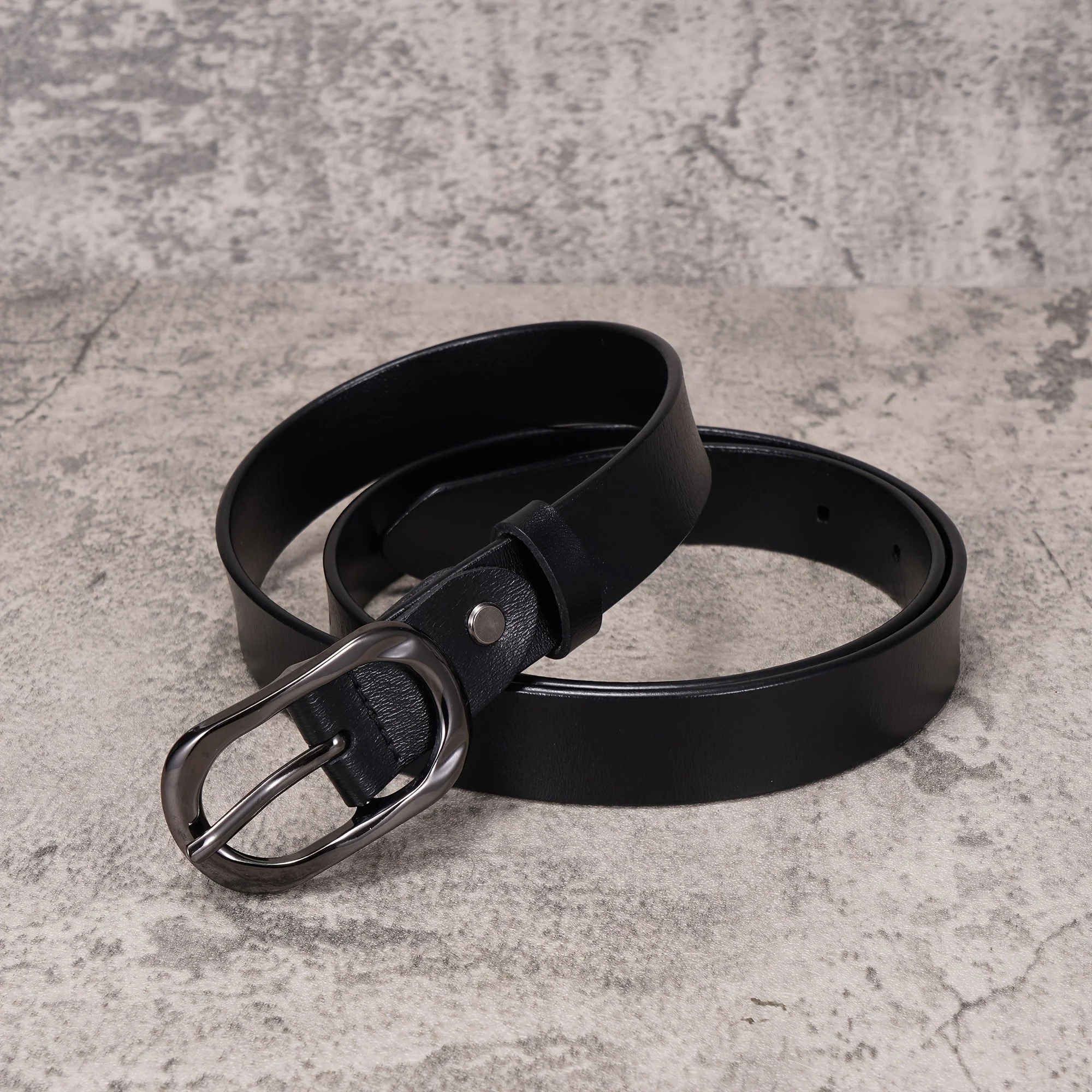 Elizabeth™ | Minimalist Metallic Buckle Belt - Image 4
